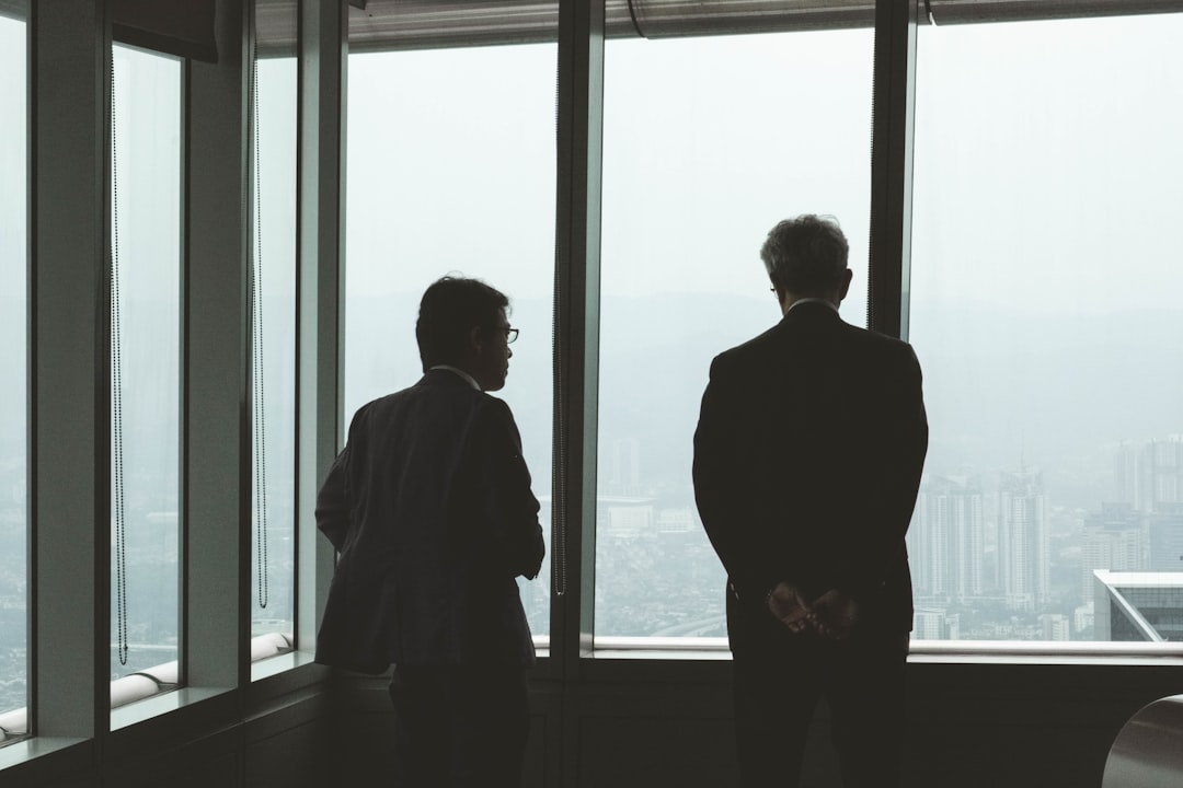 Praha: Co dělat při exekuci na mzdu z více zaměstnání?